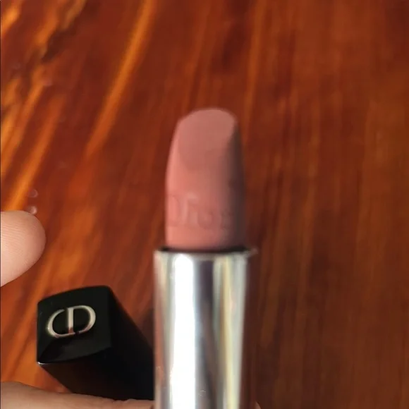 Lipstick - Picture 1 of 4